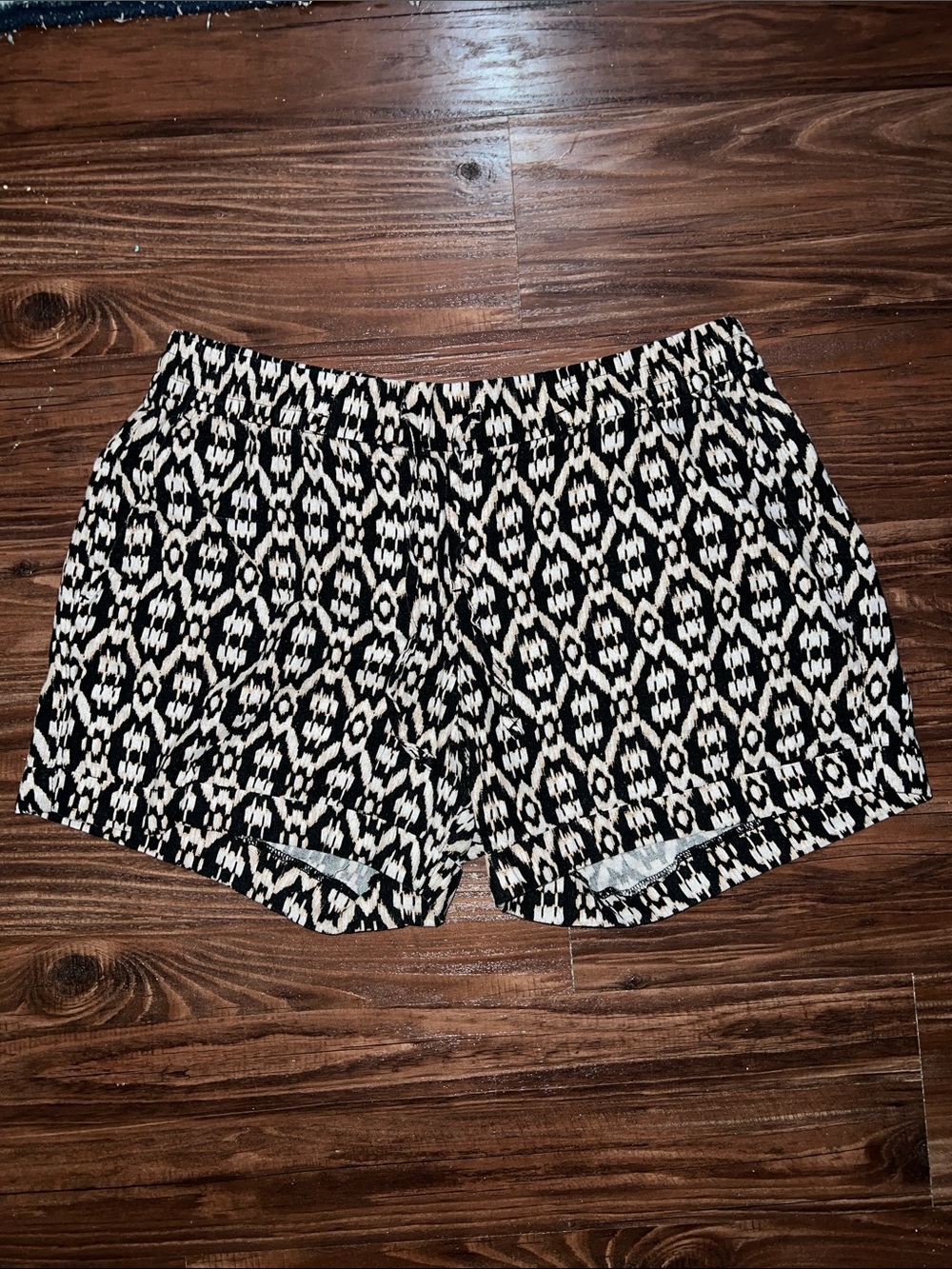 Old Navy Black and White Geometric High-Waist Women's Shorts